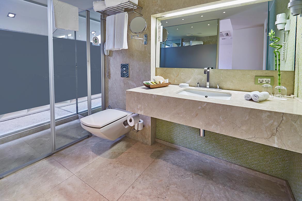 Junior Suite Bathroom