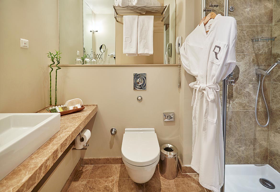Corner Suite Bathroom