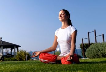 Yoga (345 X 233 )