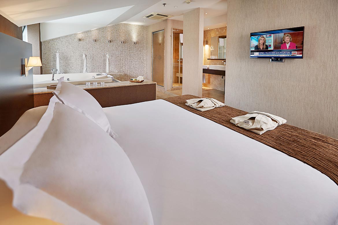 Senior Suite with Jacuzzi
